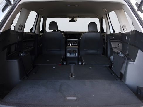 Used 2022 Volkswagen Atlas SE image 12