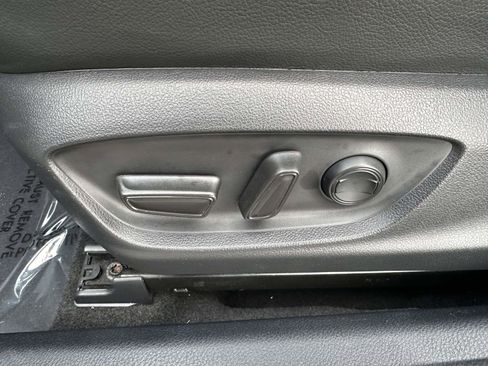 Used 2020 Toyota Camry SE image 18