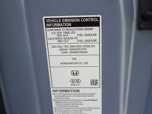 Used 2025 Honda Pilot Sport image 33