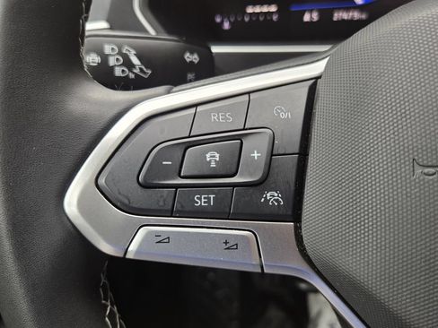 Used 2024 Volkswagen Tiguan SE FWD image 24