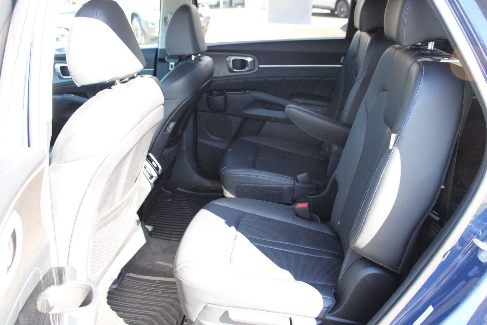 Used 2024 Kia Sorento SX AWD/4WD image 17