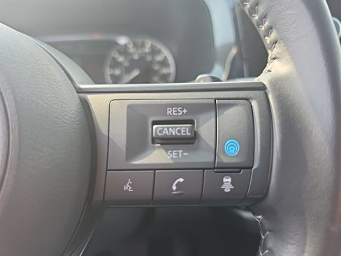 Used 2025 Nissan Pathfinder SV FWD image 25