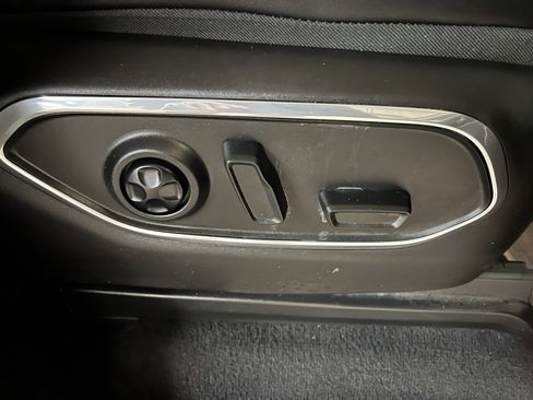 Used 2022 Jeep Wagoneer Series III w/ Rear Seat Video Group 1 image 9