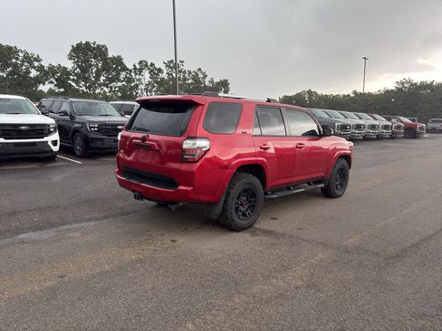 Used 2021 Toyota 4Runner SR5 Premium w/ Moonroof Package RWD image 3