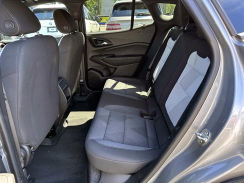 Used 2024 Chevrolet Trax RS w/ Sunroof Package FWD image 12