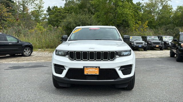 Certified 2023 Jeep Grand Cherokee Laredo AWD/4WD image 3