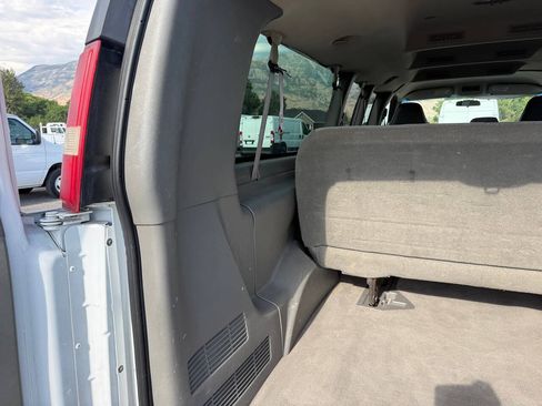 Used 2007 GMC Savana 3500 Extended Passenger w/ LT Preferred Equipment Group RWD image 27