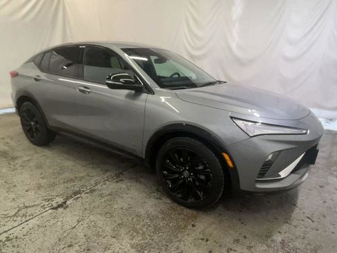 Used 2025 Buick Envista Sport Touring w/ Experience Buick Package image 2