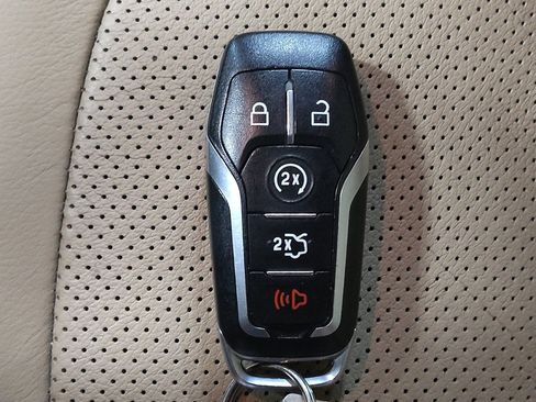 Used 2017 Ford Explorer Limited image 32