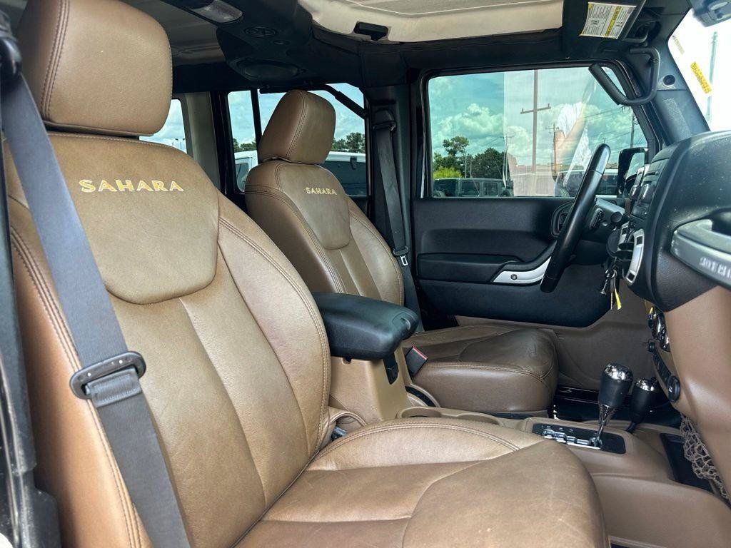 Used 2014 Jeep Wrangler Unlimited Sahara w/ Connectivity Group AWD/4WD image 22