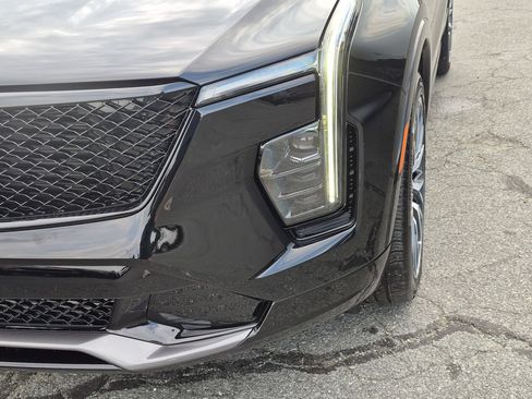 Certified 2025 Cadillac XT4 Sport w/ Cold Weather Package FWD image 9
