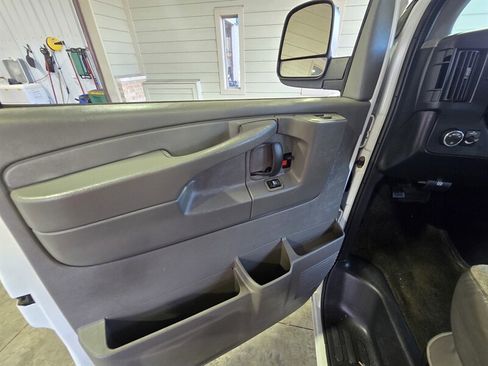 Used 2009 Chevrolet Express 3500 LS w/ LT Preferred Equipment Group image 11