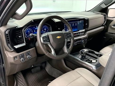 Used 2022 Chevrolet Silverado 1500 LTZ w/ LTZ Premium Package image 12