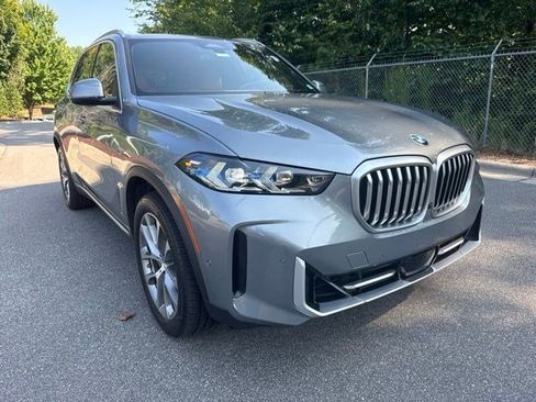 Certified 2024 BMW X5 xDrive40i w/ Premium Package AWD/4WD image 3