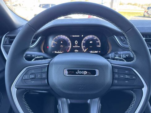 New 2025 Jeep Grand Cherokee Laredo image 18