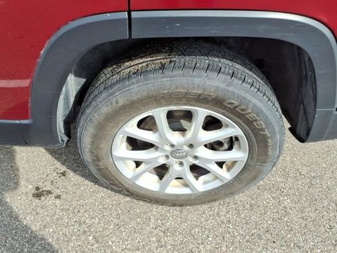 Used 2015 Jeep Cherokee Latitude w/ Cold Weather Group image 5