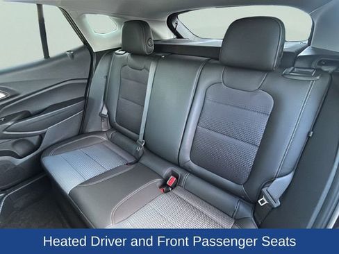 Used 2025 Chevrolet Trax LT w/ LT Convenience Package image 18