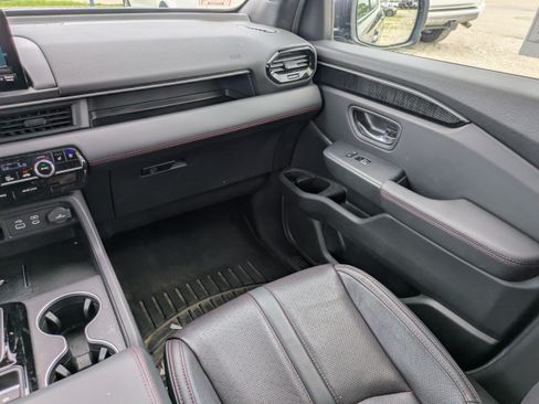 Used 2025 Honda Pilot Black Edition image 16