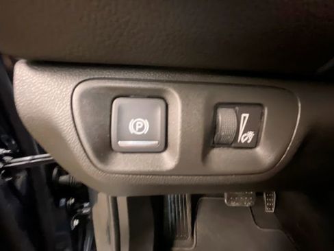Used 2019 GMC Acadia SLE image 18