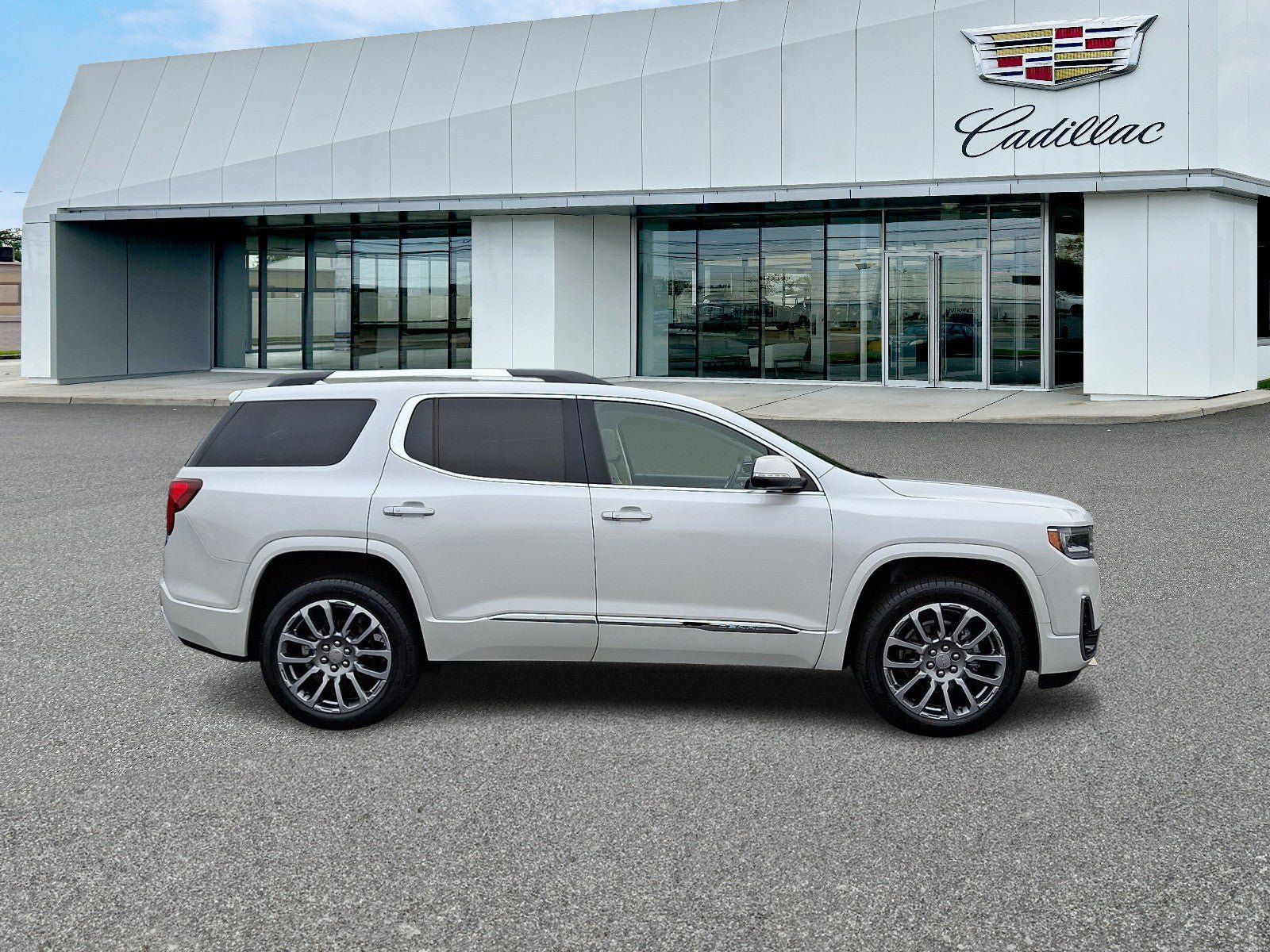 Used 2022 GMC Acadia Denali w/ Denali Ultimate Package FWD image 7