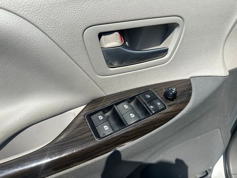 Used 2015 Toyota Sienna XLE w/ XLE Navigation Package FWD image 14