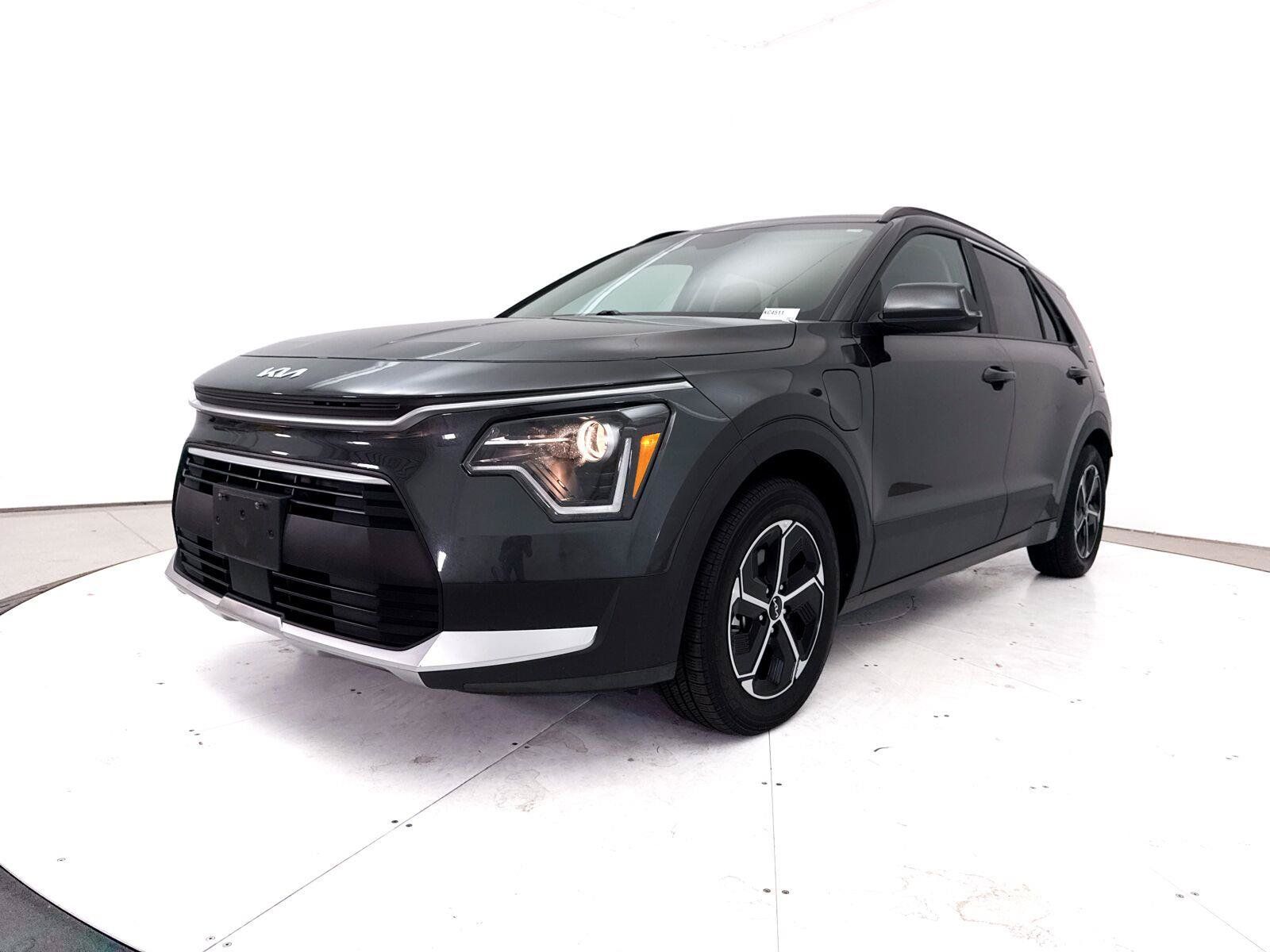 Used 2024 Kia Niro EX w/ EX Cold Weather Package FWD image 14