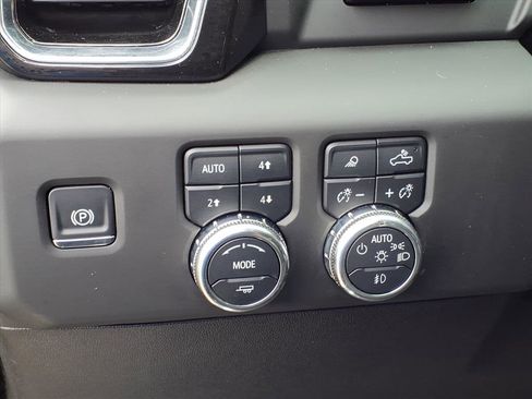 Used 2025 GMC Sierra 3500 Denali w/ Denali Reserve Package image 17