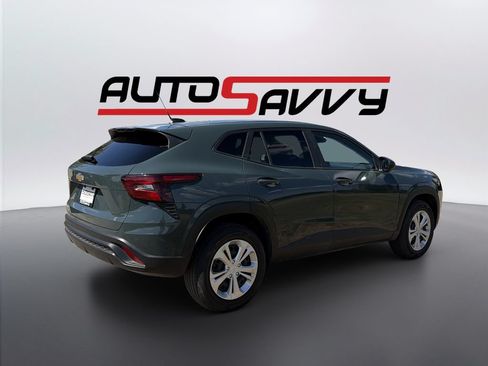 Used 2025 Chevrolet Trax LS FWD image 5