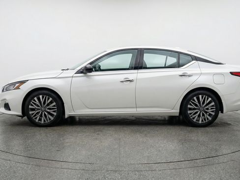 Used 2025 Nissan Altima 2.5 SV image 5