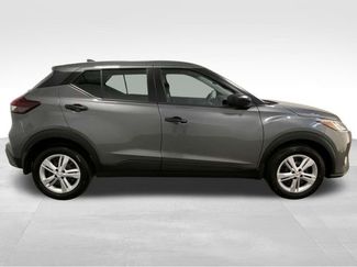 New 2025 Nissan Kicks Play S video 2