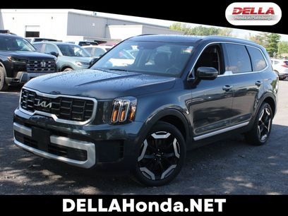 Used 2024 Kia Telluride S w/ S Sunroof Package