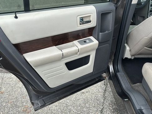 Used 2011 Ford Flex SEL w/ Rapid Spec Order Code image 17