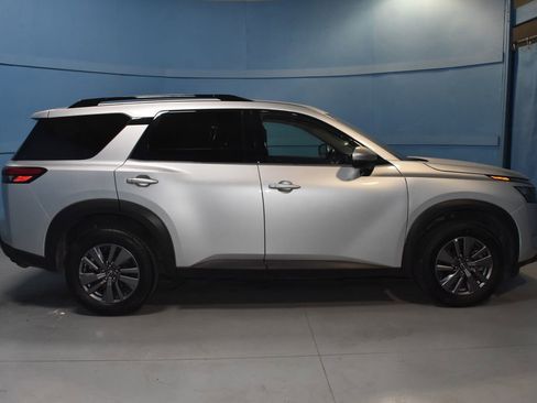 Used 2025 Nissan Pathfinder SV AWD/4WD image 24