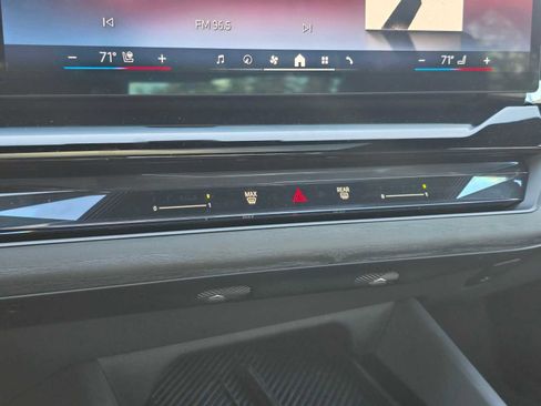 Used 2024 BMW i5 eDrive40i w/ Convenience Package image 32