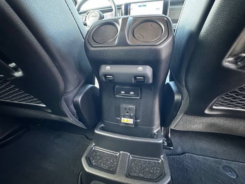 Used 2026 Jeep Wrangler Unlimited Sahara AWD/4WD image 34