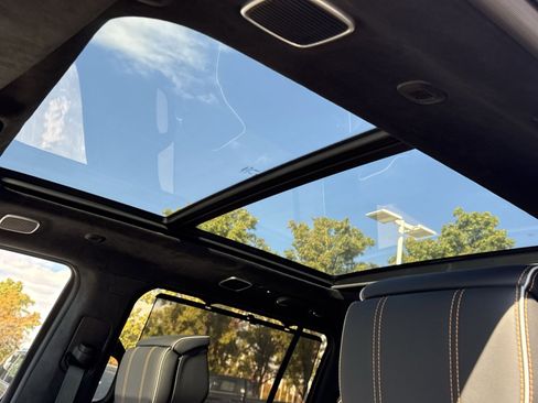 New 2024 Jeep Grand Wagoneer Series III w/ HD Trailer Tow Package image 30