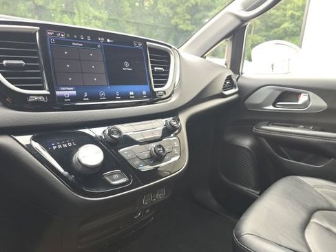 Used 2022 Chrysler Pacifica Touring-L w/ S Appearance Package FWD image 28