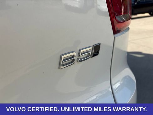 Certified 2026 Volvo XC40 B5 Plus AWD/4WD image 8