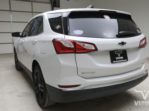 Used 2021 Chevrolet Equinox LT FWD image 2
