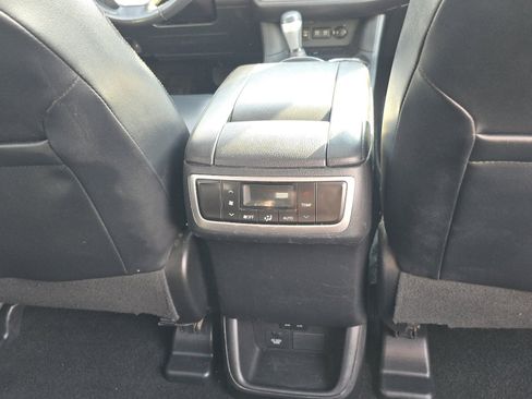 Used 2018 Toyota Highlander XLE FWD image 24