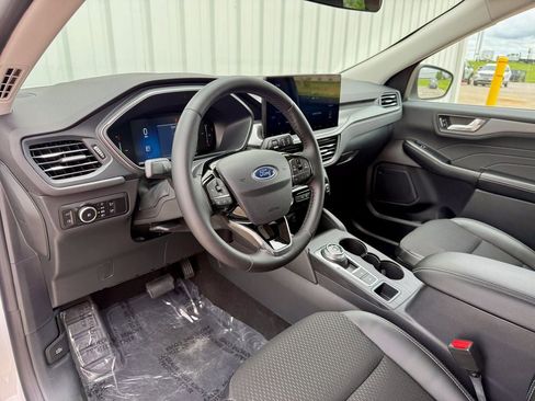 Used 2025 Ford Escape SE FWD image 10
