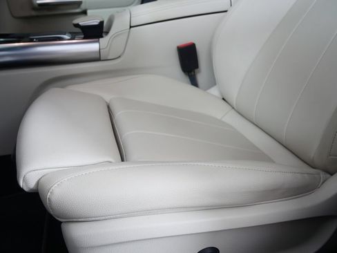 Used 2022 Mercedes-Benz GLA 250 4MATIC w/ Premium Package Lite image 9