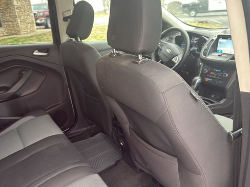 Used 2019 Ford Escape SE image 12