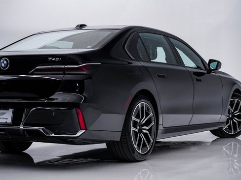 Used 2025 BMW 740i xDrive image 10