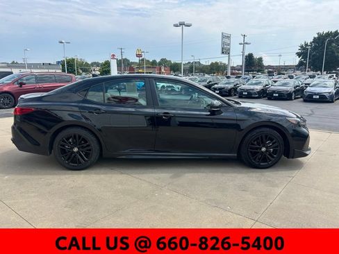Used 2025 Toyota Camry SE FWD image 5
