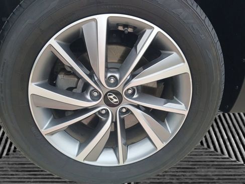 Used 2020 Hyundai Santa Fe SEL w/ Convenience Package image 9