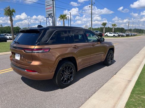 New 2026 Jeep Grand Cherokee Summit w/ Obsidian Package AWD/4WD image 3