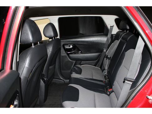 Used 2022 Kia Niro EX image 12