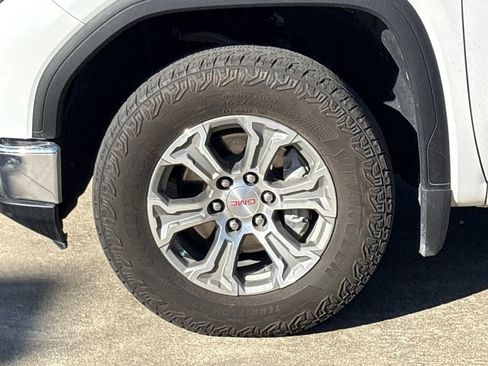 Used 2024 GMC Sierra 1500 SLE w/ Preferred Package image 11