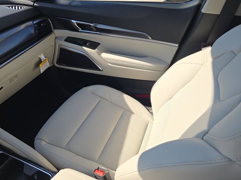 New 2025 Kia Telluride S image 18